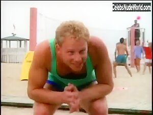 Tori Spelling bikini, Sexy scene in Beverly Hills, 90210 (1990-2000) 2