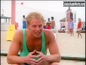 Tori Spelling bikini, Sexy scene in Beverly Hills, 90210 (1990-2000) 5