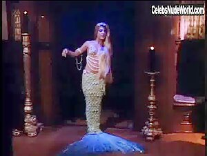 Tori Spelling Sexy scene in Beverly Hills, 90210 (1990-2000) 3