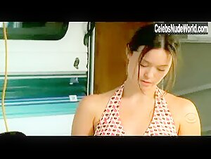 Summer Glau Sexy, bikini scene in The Unit (2006-2009) 18