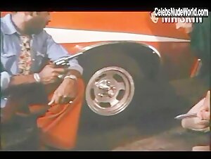 Suzanne Somers Sexy scene in Starsky & Hutch (1975-1979) 16