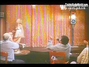 Suzanne Somers Sexy scene in Starsky & Hutch (1975-1979) 5