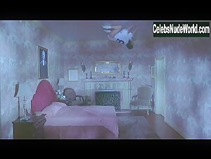 Tori Spelling bush, Nude scene in Scary Movie 2 (2001) 16