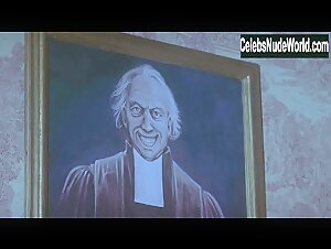Tori Spelling bush, Nude scene in Scary Movie 2 (2001) 19