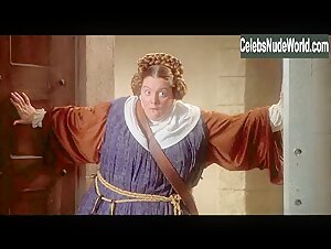 Amy Yasbeck Gorgeous,underwear scene in Robin Hood: Men in Tights (1993) 18