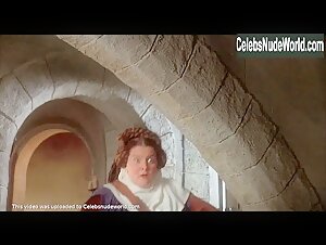 Amy Yasbeck Gorgeous,underwear scene in Robin Hood: Men in Tights (1993) 20