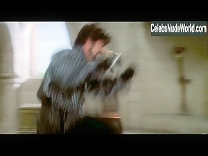 Amy Yasbeck Bedroom , Fetish In Robin Hood: Men in Tights (1993) 1