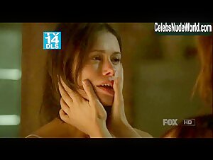 Angela Gots, Olivia Wilde lesbian, underwear scene in House (2004-2012) 5