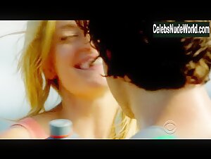Angela Sprinkle Sexy scene in Hawaii Five-0 (2010-2020) 12
