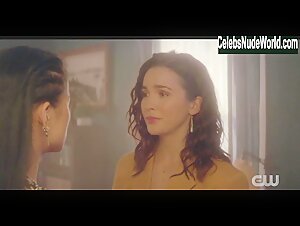 Maddison Jaizani, Leah Lewis, Anja Savcic lesbian, Sexy scene in Nancy Drew (2019-2022) 6
