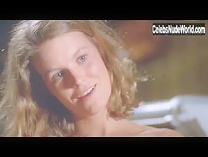 Annie McEnroe breasts, bush scene in The Hand (1981) 10