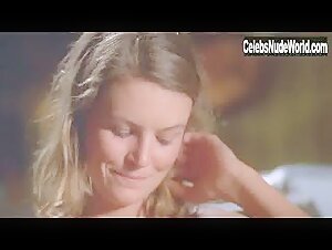 Annie McEnroe breasts, bush scene in The Hand (1981) 5