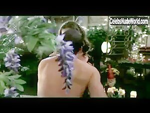 Ashley Williams Hot,underclothing scene in Huff (2004-2006) 6