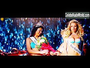 Nikki Benz, Bar Paly, Andrea Bennetti, Vannessa Nevader bikini, breasts scene in Pain & Gain (2013)