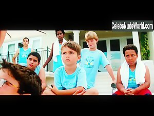 Bar Paly Upskirt , Outdoor scene in Pain & Gain (2013) 10