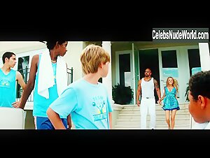 Bar Paly Upskirt , Outdoor scene in Pain & Gain (2013) 2