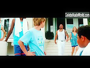 Bar Paly Upskirt , Outdoor scene in Pain & Gain (2013) 3
