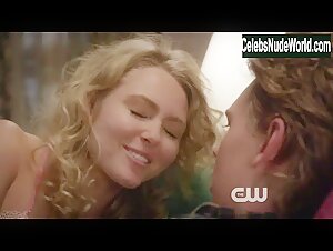 AnnaSophia Robb Sexy scene in The Carrie Diaries (2013-2014)