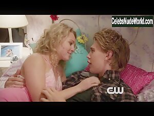 AnnaSophia Robb Sexy scene in The Carrie Diaries (2013-2014) 5