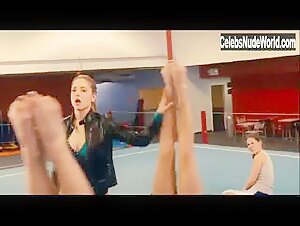 Brooke Nevin Sexy scene in The Comebacks (2007) 1