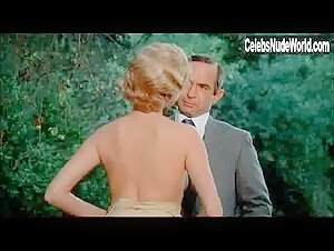 Susan Blakely breasts, Nude scene in Capone (1975) 8