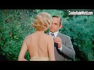 Susan Blakely breasts, Nude scene in Capone (1975) 9