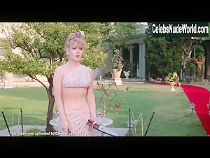 Bernadette Peters Blonde , Outdoor in The Jerk (1979) 10