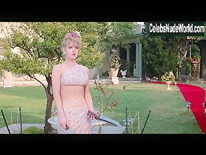 Bernadette Peters Blonde , Outdoor in The Jerk (1979) 13