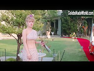 Bernadette Peters Blonde , Outdoor in The Jerk (1979) 19