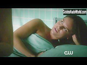 Bridget Regan underwear, lesbian scene in Jane the Virgin (2015-2019) 14