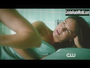 Bridget Regan underwear, lesbian scene in Jane the Virgin (2015-2019) 4