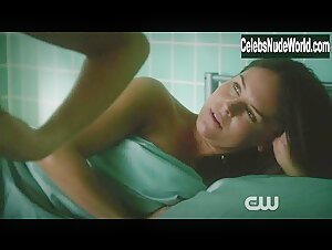Bridget Regan underwear, lesbian scene in Jane the Virgin (2015-2019) 5