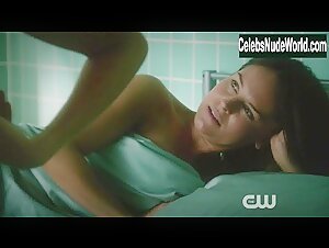 Bridget Regan underwear, lesbian scene in Jane the Virgin (2015-2019) 6