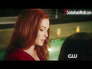 Bridget Regan, Yara Martinez lesbian, Sexy scene in Jane the Virgin (2015-2019) 1