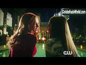 Bridget Regan, Yara Martinez lesbian, Sexy scene in Jane the Virgin (2015-2019) 13