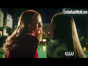 Bridget Regan, Yara Martinez lesbian, Sexy scene in Jane the Virgin (2015-2019) 14