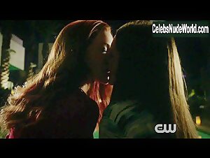 Bridget Regan, Yara Martinez lesbian, Sexy scene in Jane the Virgin (2015-2019) 15