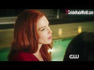 Bridget Regan, Yara Martinez lesbian, Sexy scene in Jane the Virgin (2015-2019) 3