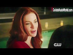 Bridget Regan, Yara Martinez lesbian, Sexy scene in Jane the Virgin (2015-2019) 4