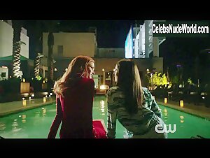 Bridget Regan, Yara Martinez lesbian, Sexy scene in Jane the Virgin (2015-2019) 5