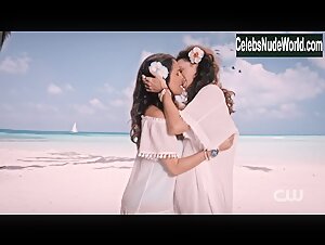 Bridget Regan, Yara Martinez Sexy, lesbian scene in Jane the Virgin (2015-2019) 2