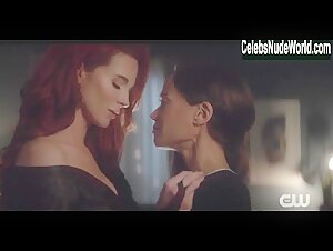 Bridget Regan, Victoria Cartagena Sexy, lesbian scene in Batwoman (2019-2022) 13
