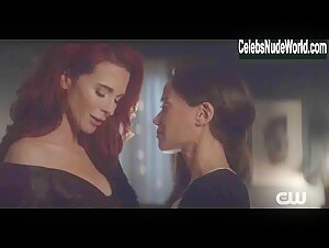 Bridget Regan, Victoria Cartagena Sexy, lesbian scene in Batwoman (2019-2022) 15
