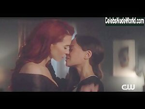 Bridget Regan, Victoria Cartagena Sexy, lesbian scene in Batwoman (2019-2022) 5