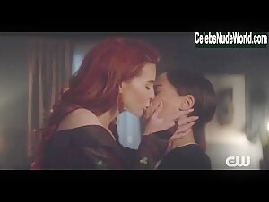 Bridget Regan, Victoria Cartagena Sexy, lesbian scene in Batwoman (2019-2022) 7