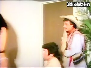 Lina Santos Hot,underwear scene in Tres Mexicanos Ardientes (1986) 15