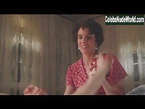 Rachel Brosnahan, Carole Weyers Sexy, lesbian scene in Manhattan (2014-2015) 11