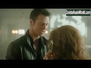 Carly Street Blonde , Gore scene in Bitten (2014-2016) 17