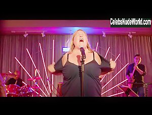 Bridget Everett underwear, Sexy scene in Somebody Somewhere (2022-)