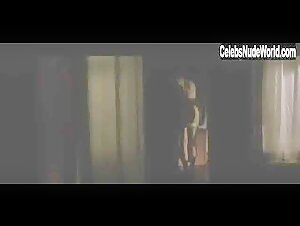 Mary McCormack butt, Nude scene in World Traveler (2001) 10